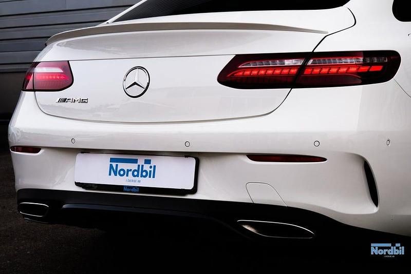 Begagnad Mercedes E300 AMG 258 HK (189 kW) 2021 Vit Sportkupé