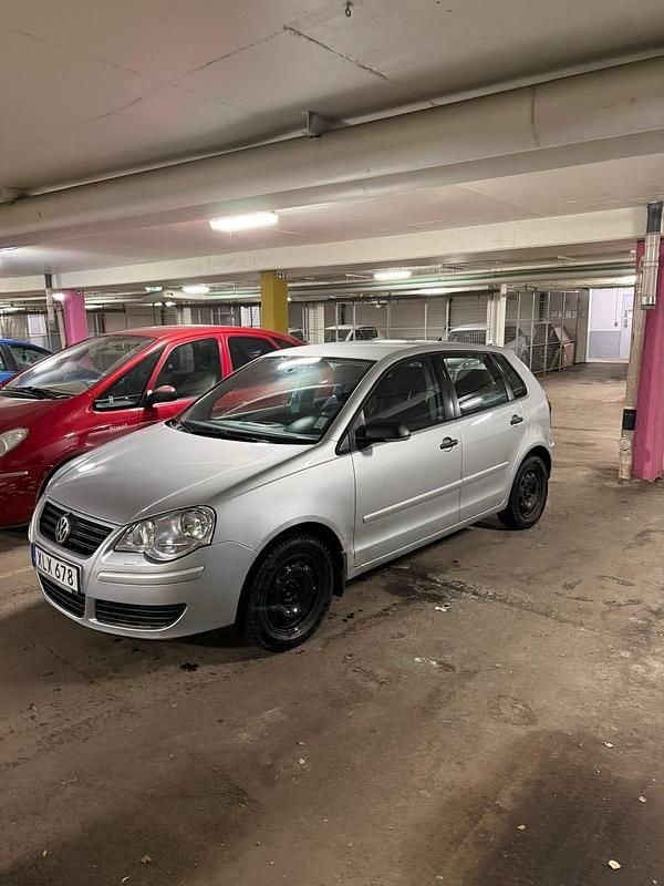 Begagnad VW Polo 75 HK (55 kW) 2006 Halvkombi