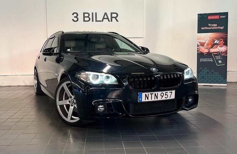 Svart Begagnad 2015 BMW 520 M Sport Kombi | 199 900 kr (Dyr) - Bild 1/4