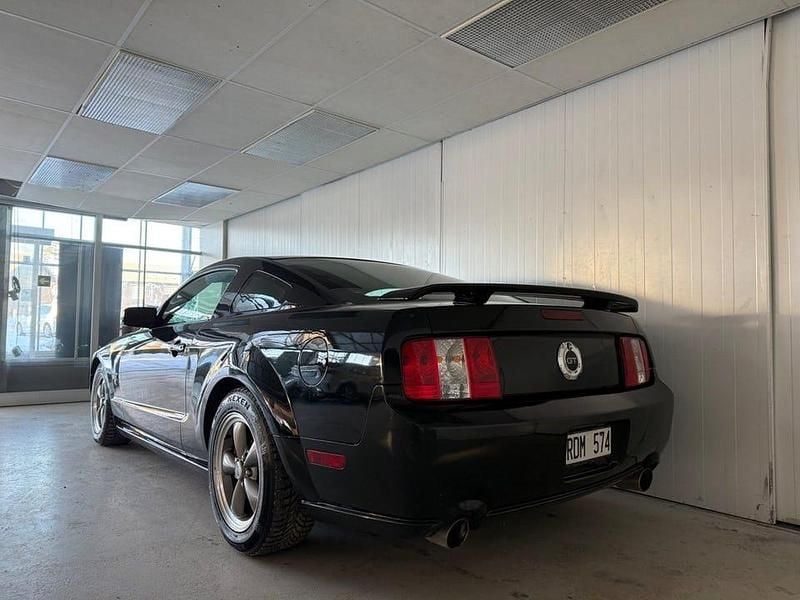 Begagnad Ford Mustang GT 305 HK (224 kW) 2006 Svart Sportkupé