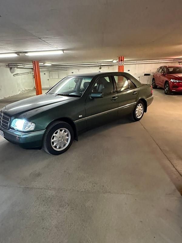 Begagnad Mercedes C180 122 HK (89 kW) 1995