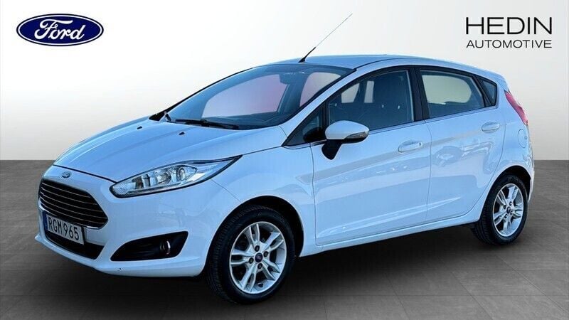 Vit (white) Begagnad 2016 Ford Fiesta Titanium Halvkombi | 84 900 kr (Marknadspris) - Bild 1/4