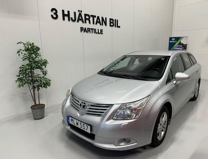 Silver Begagnad 2008 Toyota Avensis Business Edition Kombi | 74 900 kr (Marknadspris) - Bild 1/4