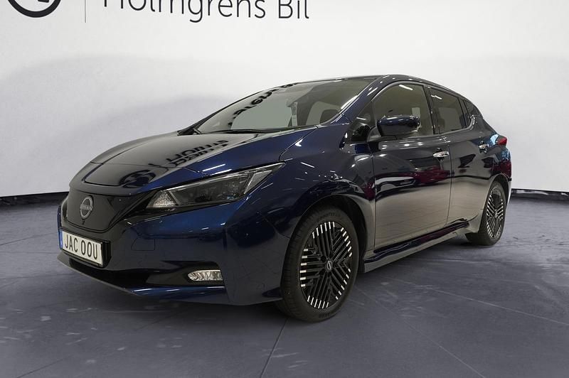 Universal blue black Begagnad 2022 Nissan Leaf N-Connecta Halvkombi | 174 900 kr (Marknadspris) - Bild 1/4