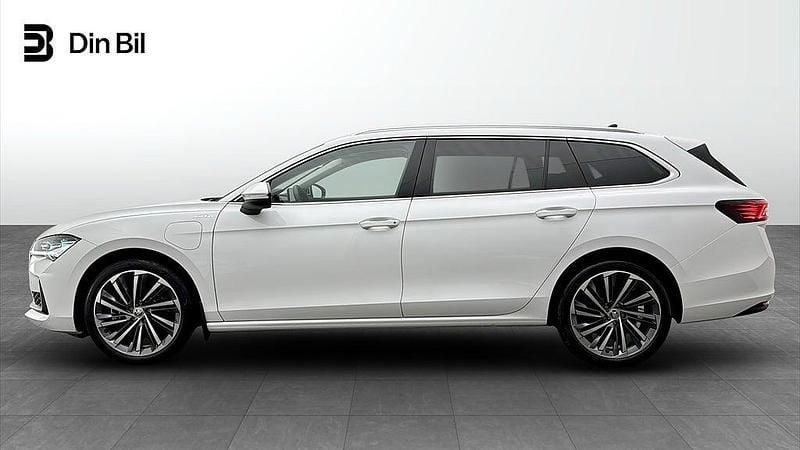 Begagnad Skoda Superb LAURIN & KLEMENT 150 HK (110 kW) 2024 Purity white Kombi