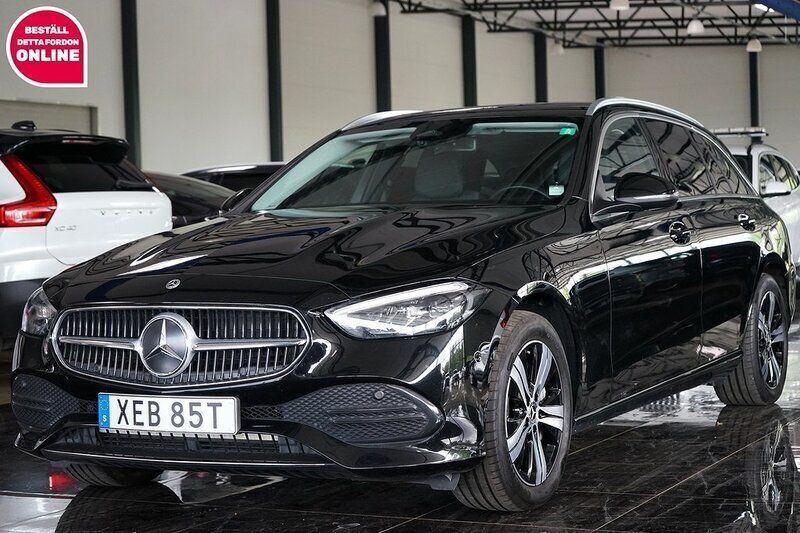 Svart Begagnad 2023 Mercedes C300e Avantgarde Kombi | 404 500 kr (Superpris) - Bild 1/4
