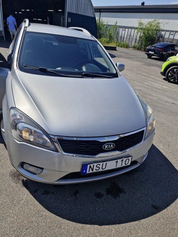 Silver Begagnad 2011 Kia Ceed Sportswagon Kombi | 29 500 kr (Bra pris) - Bild 1/4