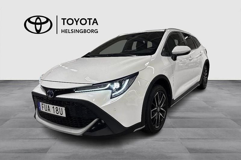 Vit Begagnad 2022 Toyota Corolla Sport SUV | 269 900 kr (Marknadspris) - Bild 1/4