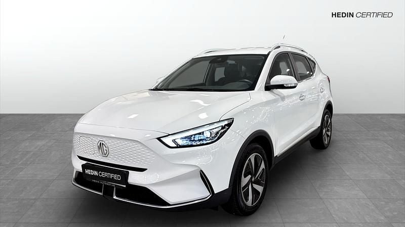 Vit (white) Begagnad 2022 MG ZS Comfort Halvkombi | 254 900 kr (Marknadspris) - Bild 1/4