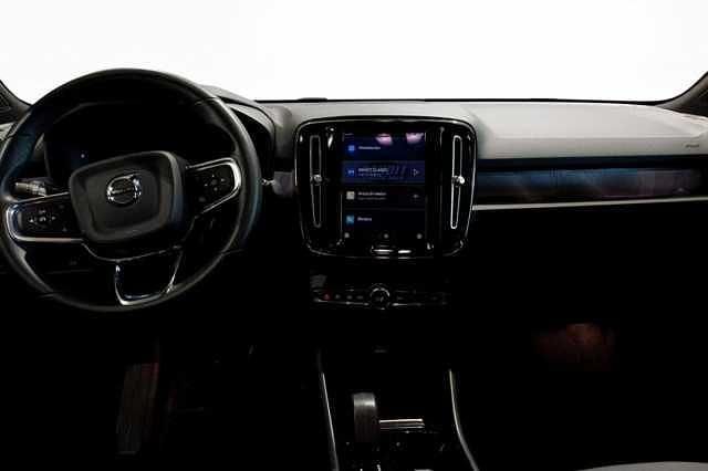 Begagnad Volvo C40 299 kW (407 HK) 2023 Vit SUV