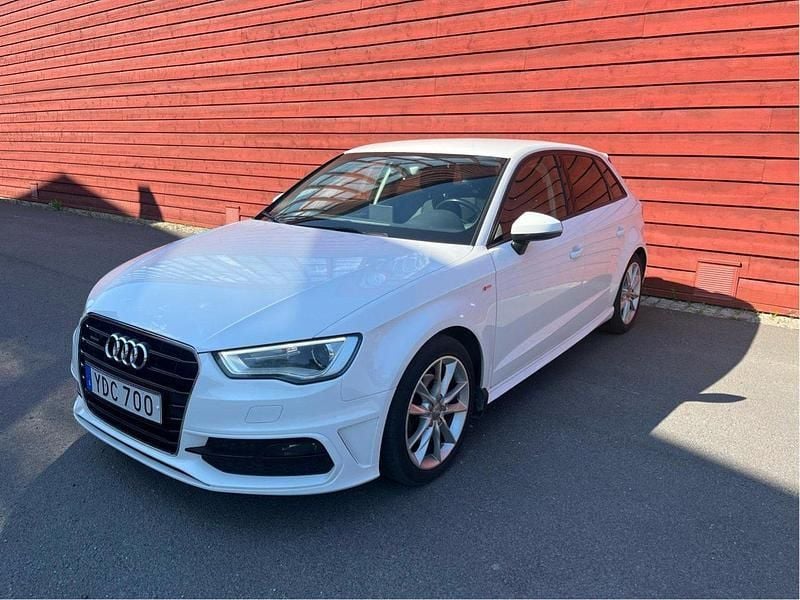 Vit Begagnad 2016 Audi A3 Sportback Ambition Halvkombi | 119 000 kr (Marknadspris) - Bild 1/4