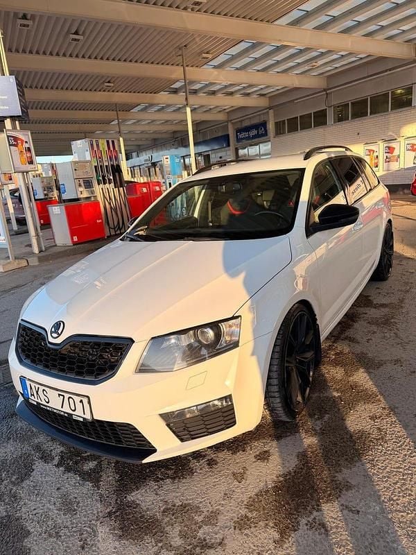Begagnad Skoda Octavia RS 220 HK (161 kW) 2014 Halvkombi