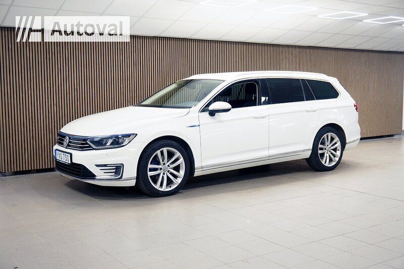 Vit Begagnad 2017 VW Passat GTE Kombi | 164 700 kr (Lite dyr) - Bild 1/4