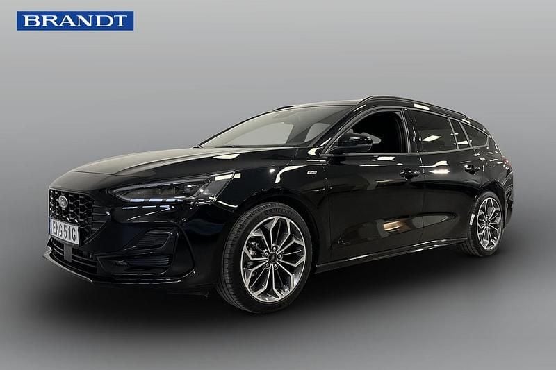 Svart Begagnad 2024 Ford Focus Kombi | 369 000 kr - Bild 1/4