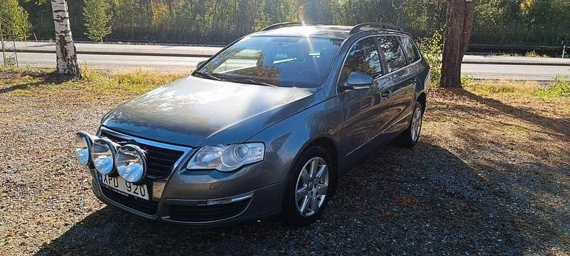 Grön Begagnad 2006 VW Passat Comfortline Kombi | 15 000 kr (Superpris) - Bild 1/4