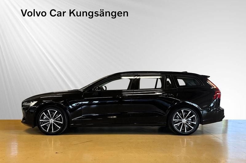 Begagnad Volvo V60 350 HK (257 kW) 2024 Svart Kombi