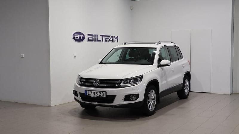 Candyvit Begagnad 2013 VW Tiguan Sportline SUV | 114 900 kr (Marknadspris) - Bild 1/4