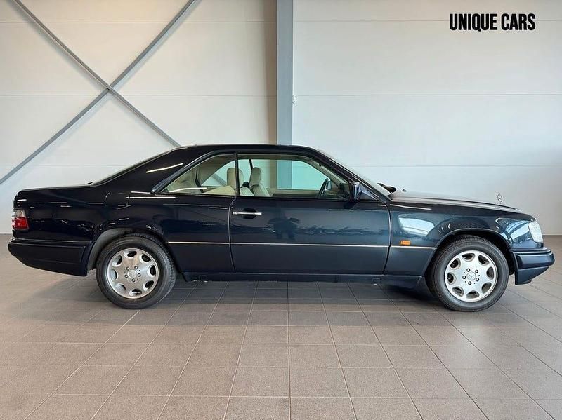 Begagnad Mercedes E220 150 HK (110 kW) 1996 Svart Sportkupé