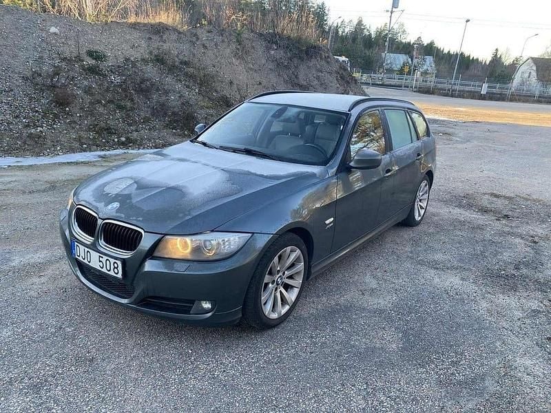 Begagnad 2012 BMW 320 Kombi | 59 000 kr (Bra pris) - Bild 1/4
