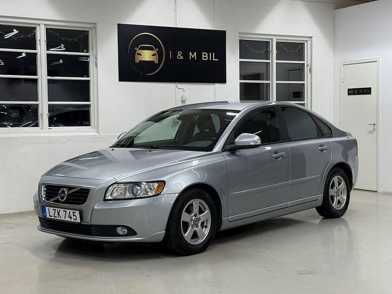 Silver Begagnad 2011 Volvo S40 Standard Sedan | 69 900 kr (Marknadspris) - Bild 1/4