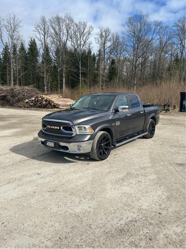 Grå Begagnad 2018 Dodge Ram Pickup | 540 000 kr - Bild 1/4