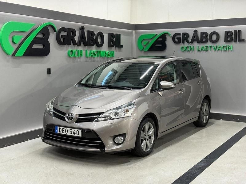 Brun Begagnad 2014 Toyota Verso Minibuss | 99 900 kr (Marknadspris) - Bild 1/4