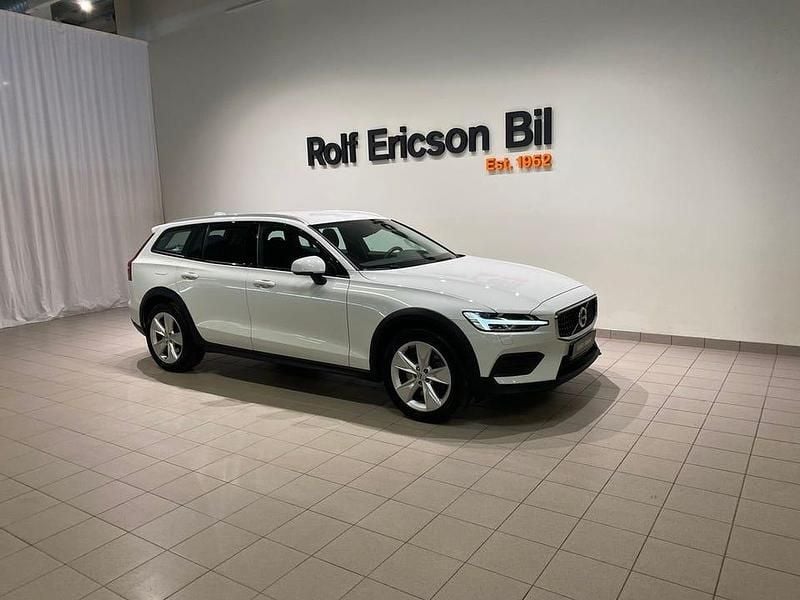 Begagnad Volvo V60 CC 200 HK (147 kW) 2022 Vit Kombi
