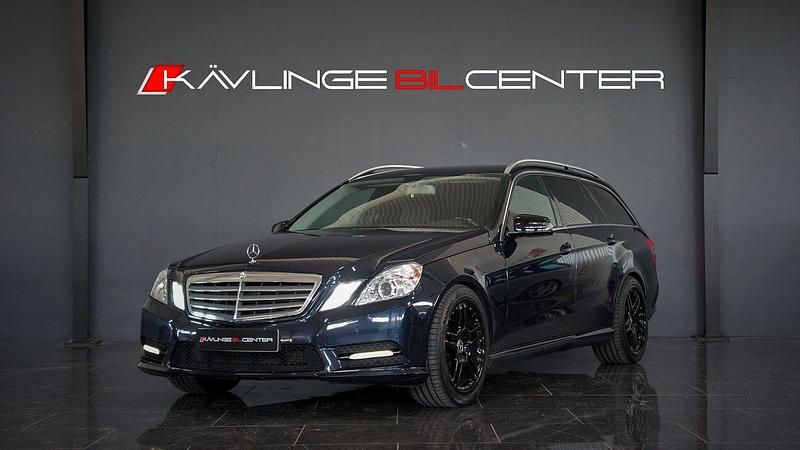 Mörkblå (blå) Begagnad 2013 Mercedes E220 AMG Kombi | 129 900 kr (Bra pris) - Bild 1/4