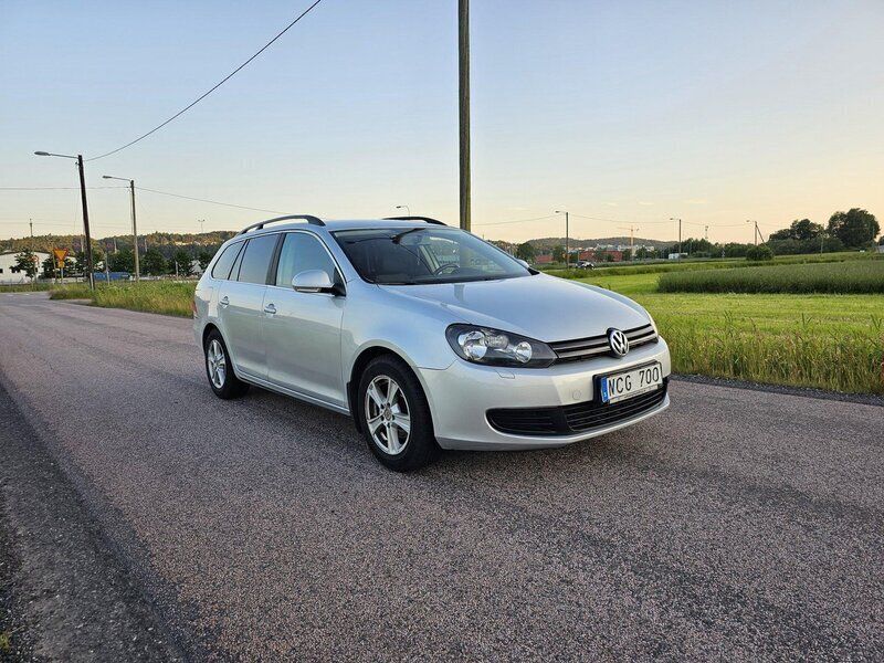 Silver Begagnad 2012 VW Golf VII Kombi | 74 900 kr (Bra pris) - Bild 1/4
