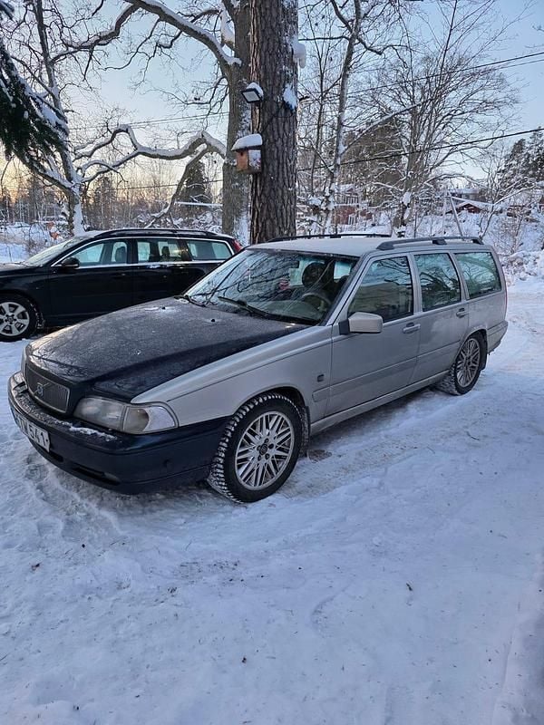 Beige Begagnad 2000 Volvo V70 Kombi | 15 000 kr (Marknadspris) - Bild 1/4