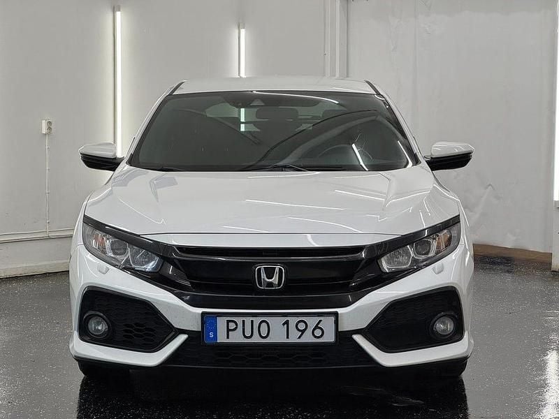 Begagnad Honda Civic Elegance 129 HK (94 kW) 2017 Vit Halvkombi