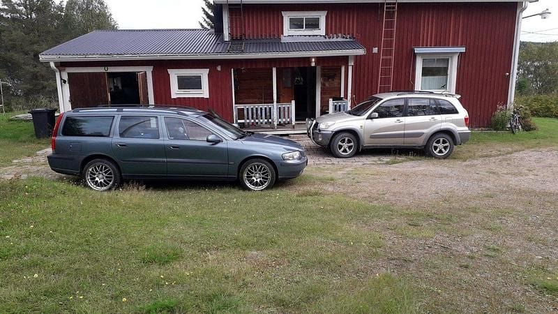 Grön Begagnad 2001 Volvo V70 Kombi | 30 000 kr (Marknadspris) - Bild 1/1