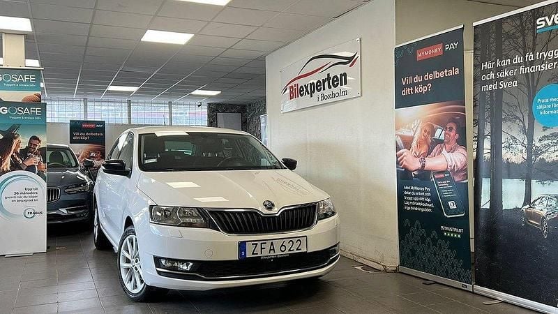 Vit Begagnad 2018 Skoda Rapid Halvkombi | 114 900 kr (Marknadspris) - Bild 1/4