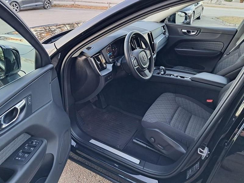 Begagnad Volvo XC60 Core 253 HK (186 kW) 2023 Svart SUV