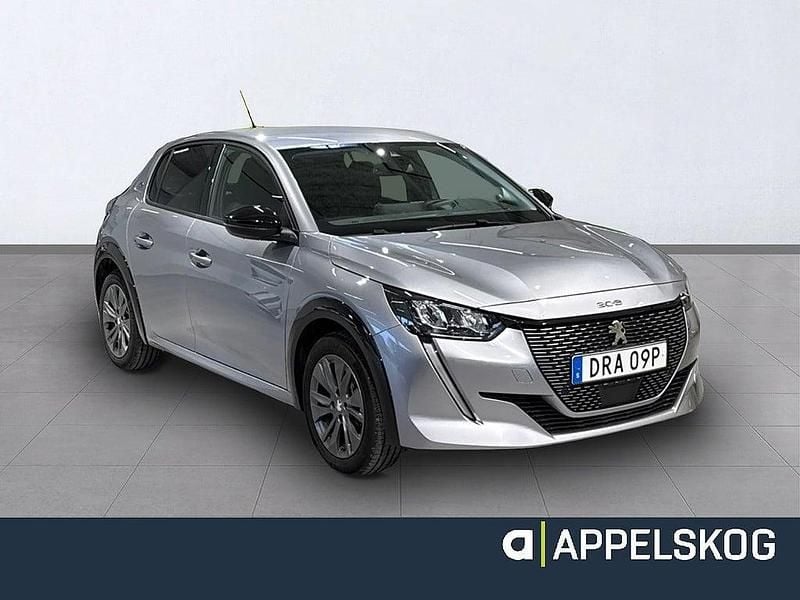 Begagnad Peugeot e-208 Allure 114 kW (156 HK) 2022 Grå Halvkombi