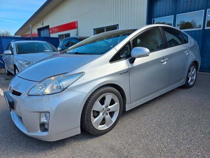 Silver Begagnad 2010 Toyota Prius Halvkombi | 79 900 kr (Marknadspris) - Bild 1/4