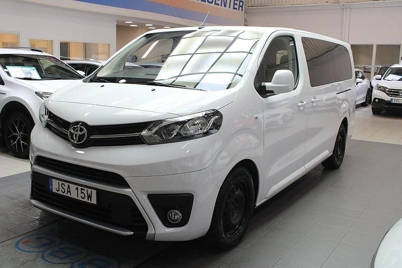 Vit Begagnad 2023 Toyota Proace Verso Kombi | 349 000 kr (Superpris) - Bild 1/4