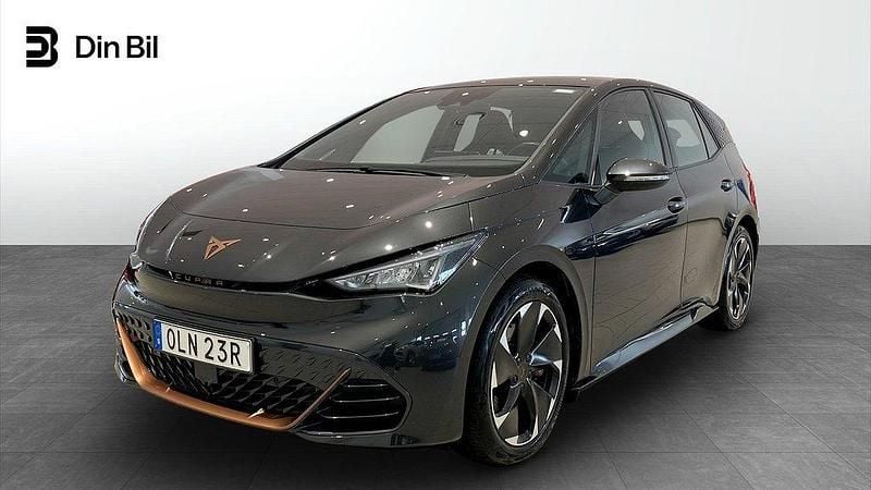 Mörkgrå (quasar grey metallic) Begagnad 2023 Cupra Born e-Boost Halvkombi | 284 900 kr (Bra pris) - Bild 1/4
