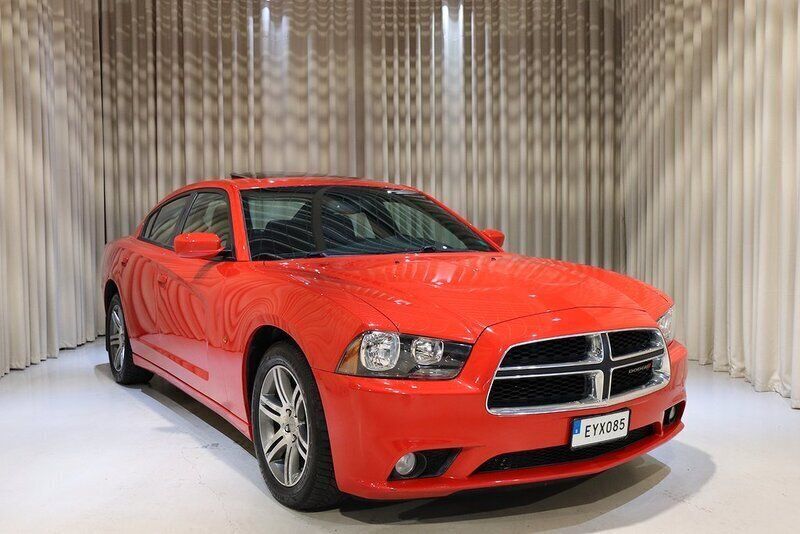 Röd Begagnad 2014 Dodge Charger Sedan | 189 900 kr - Bild 1/4
