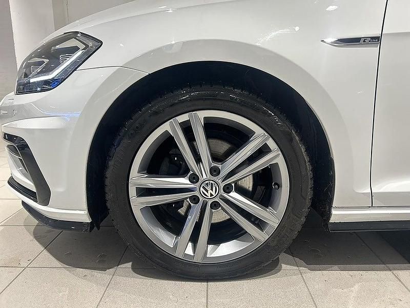 Begagnad VW Golf VII R-line 150 HK (110 kW) 2020 Vit Kombi