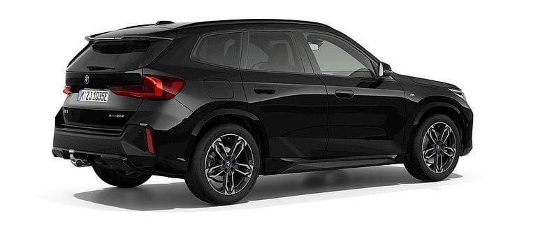 Svart Ny 2025 BMW X1 Shadowline SUV | 661 600 kr - Bild 1/2