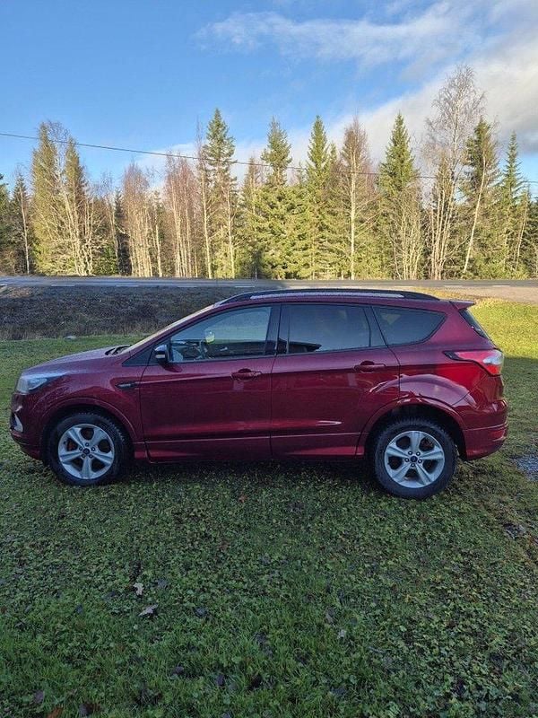 Röd Begagnad 2020 Ford Kuga ST-Line SUV | 178 000 kr - Bild 1/4