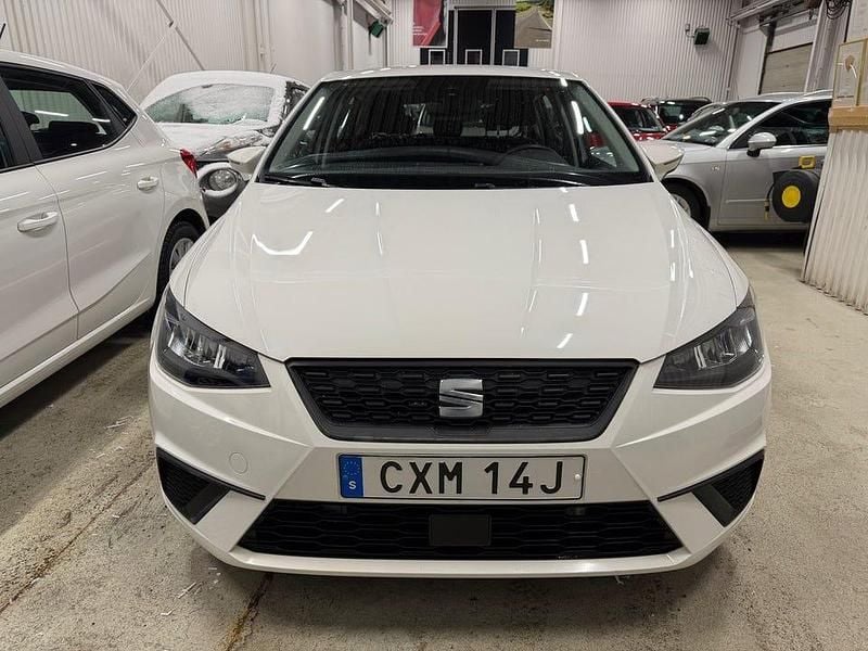Vit Begagnad 2022 Seat Ibiza Halvkombi | 159 900 kr (Marknadspris) - Bild 1/4