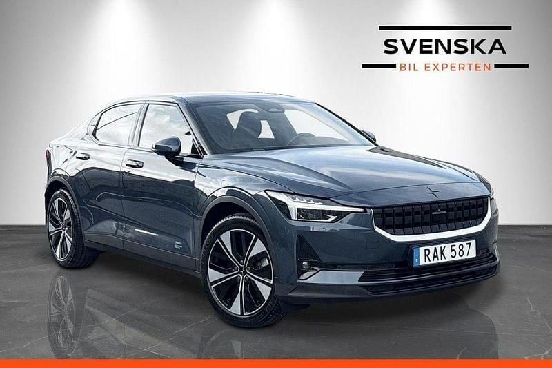 Mörkblå (blå metallic) Begagnad 2023 Polestar 2 Pilot Halvkombi | 384 900 kr (Lite dyr) - Bild 1/4