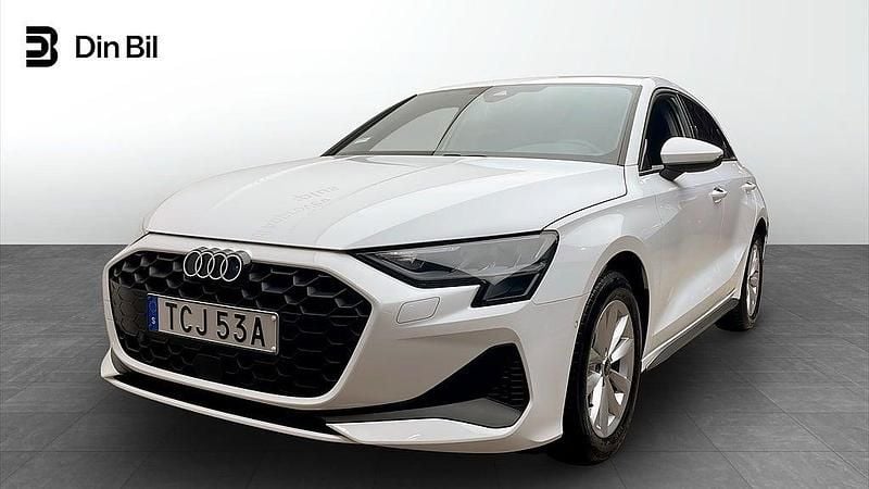 Vit Begagnad 2024 Audi A3 Sportback Proline Halvkombi | 284 000 kr (Lite dyr) - Bild 1/4