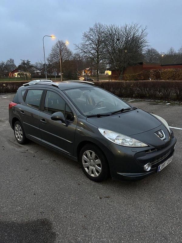 Grå Begagnad 2009 Peugeot 207 Kombi | 9 900 kr (Superpris) - Bild 1/4