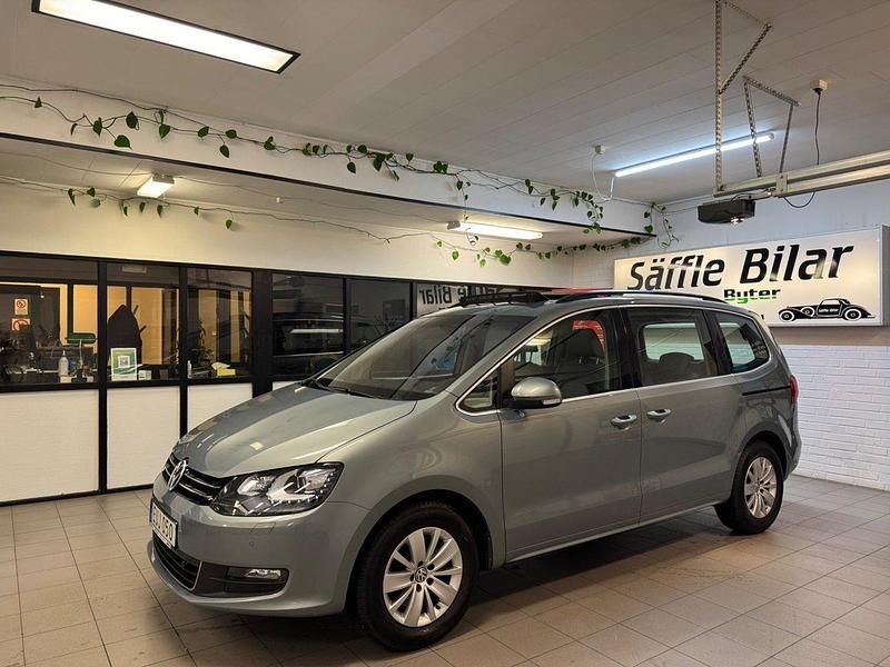 Grå Begagnad 2011 VW Sharan Minibuss | 169 900 kr (Lite dyr) - Bild 1/4