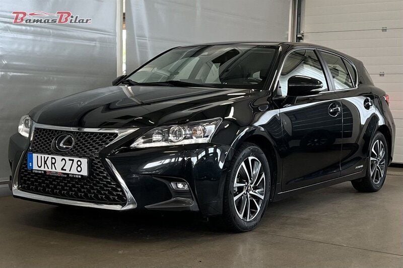 Svart Begagnad 2019 Lexus CT200h Halvkombi | 184 900 kr (Marknadspris) - Bild 1/4