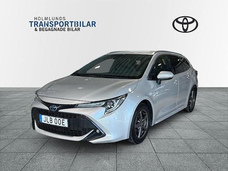 Begagnad Toyota Corolla Style 124 HK (91 kW) 2021 Silver Kombi