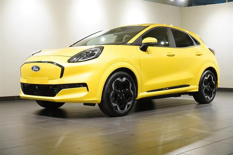 Gul Ny 2025 Ford Puma Gen-E Premium SUV | 409 000 kr (Marknadspris) - Bild 1/4
